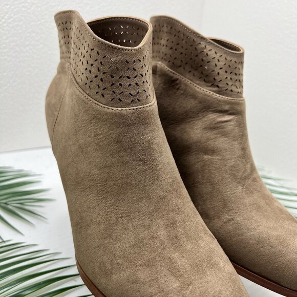 Violet & Red Jackson Lazer Cut Topline Ankle Bootie in Taupe Brown Size 9 NWOB - Picture 3 of 10